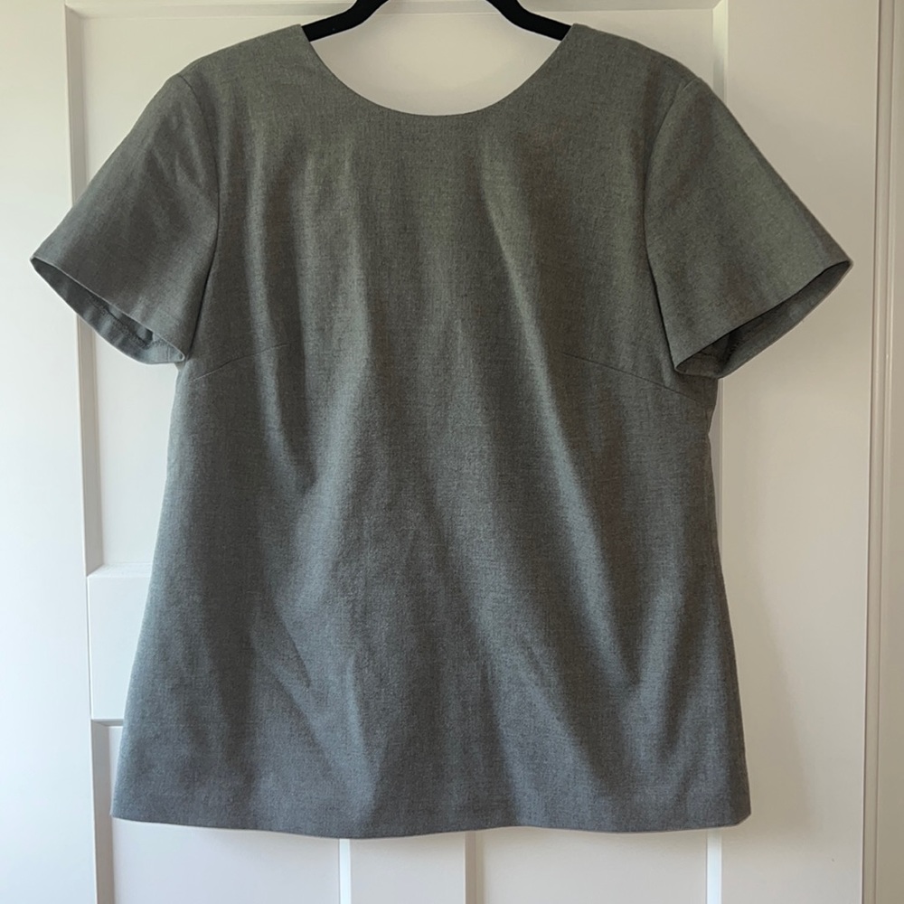 Banana republic suiting - gray blouse with beautiful big bow details on back